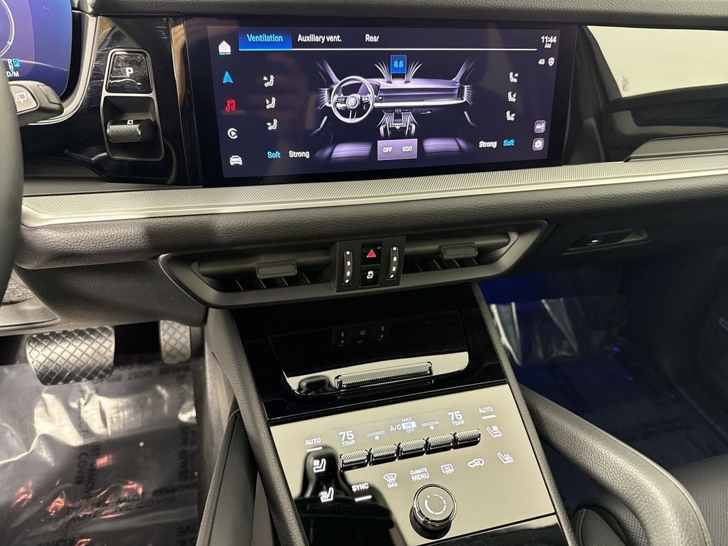 2025 Porsche Cayenne AWD