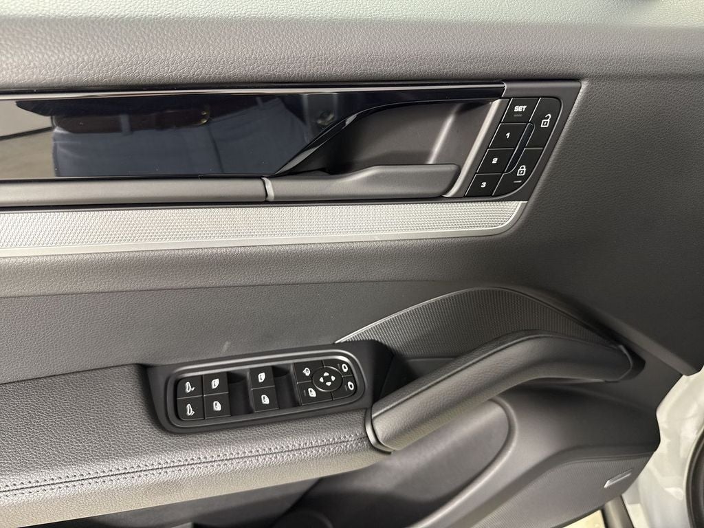 2025 Porsche Cayenne AWD