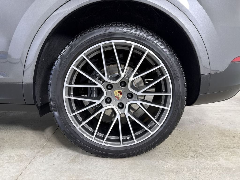2023 Porsche Cayenne Platinum Edition