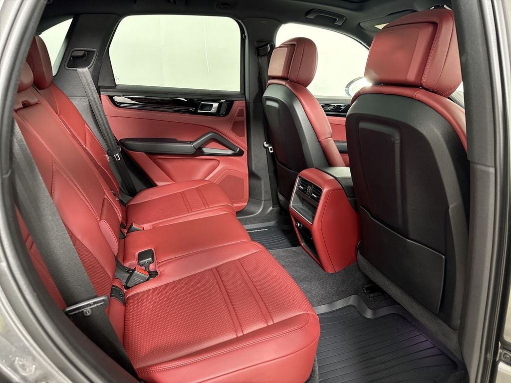 2023 Porsche Cayenne Platinum Edition