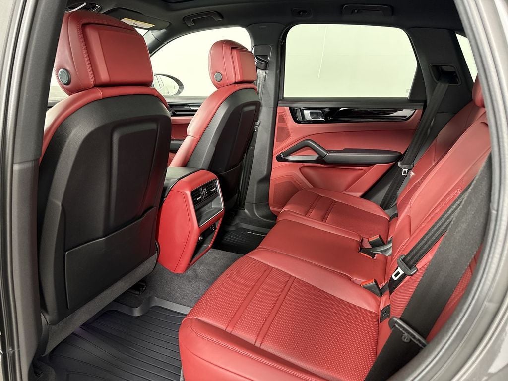 2023 Porsche Cayenne Platinum Edition