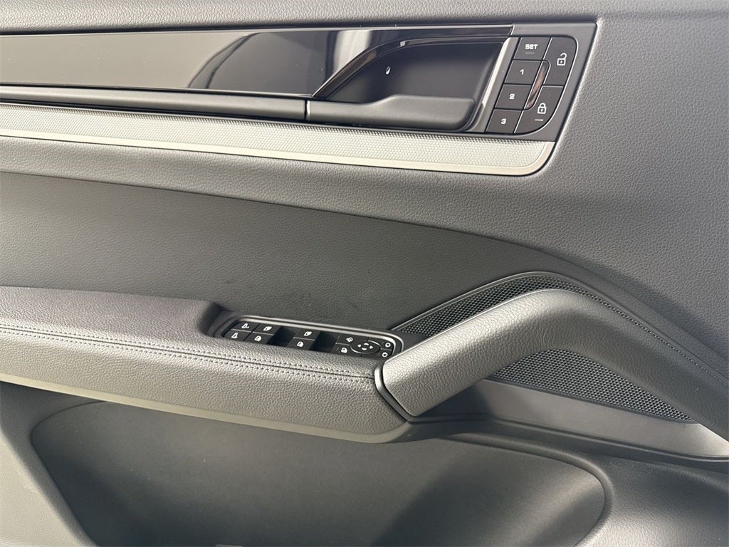 2025 Porsche Cayenne AWD