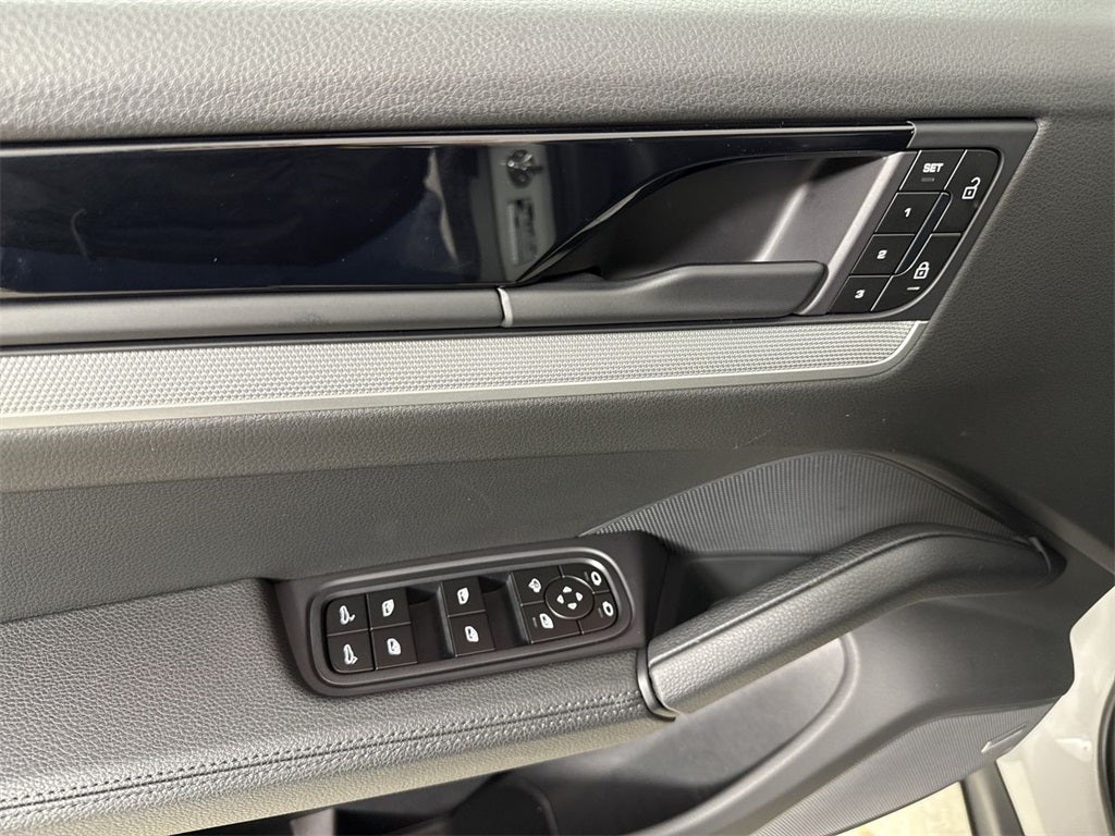 2025 Porsche Cayenne AWD