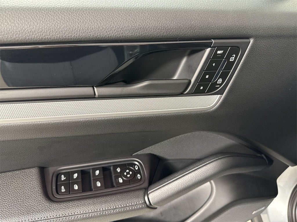 2025 Porsche Cayenne AWD