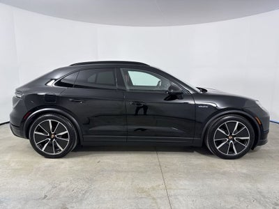 2025 Porsche Macan Electric Electric 4