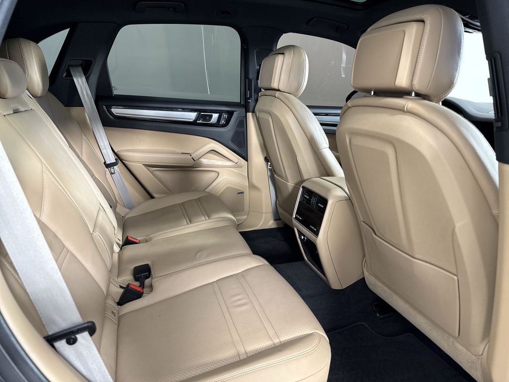 2023 Porsche Cayenne Cayenne S Platinum Edition