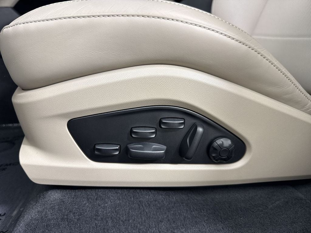 2025 Porsche Macan Electric Base