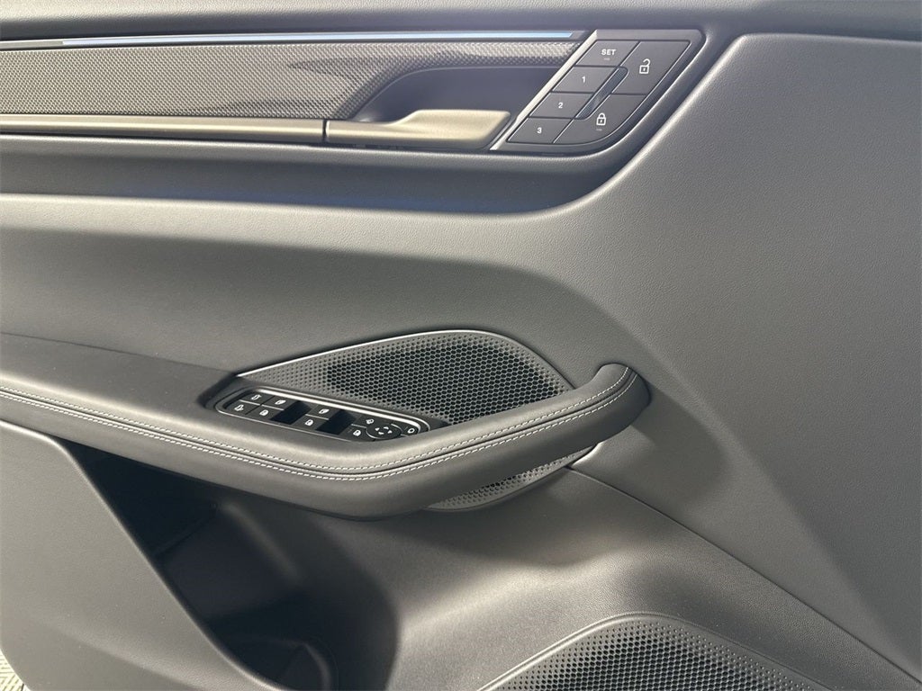 2025 Porsche Macan Electric Electric Turbo