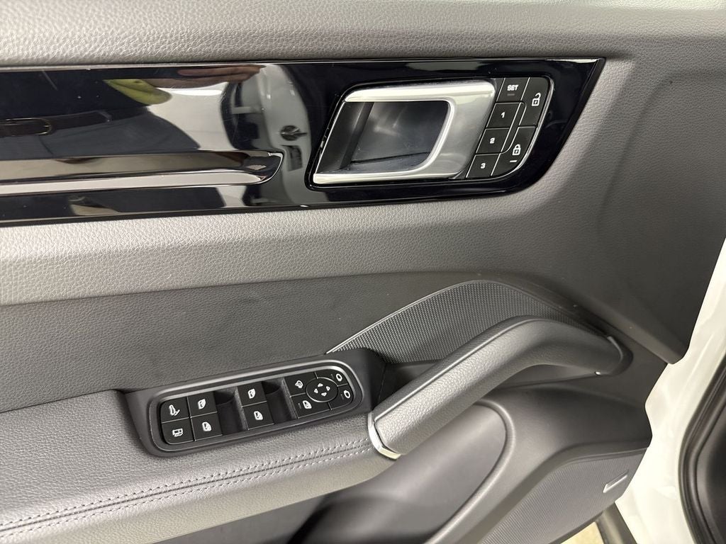 2023 Porsche Cayenne E-Hybrid E-Hybrid