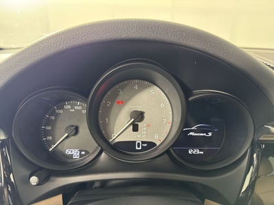 2022 Porsche Macan S