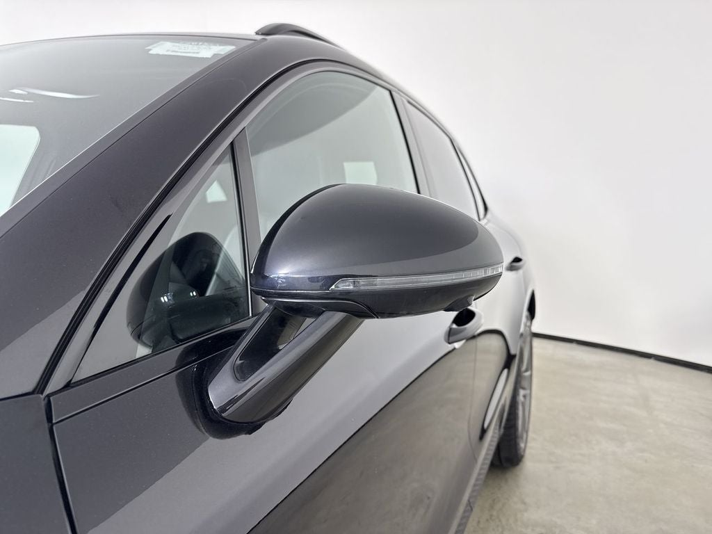 2025 Porsche Macan S