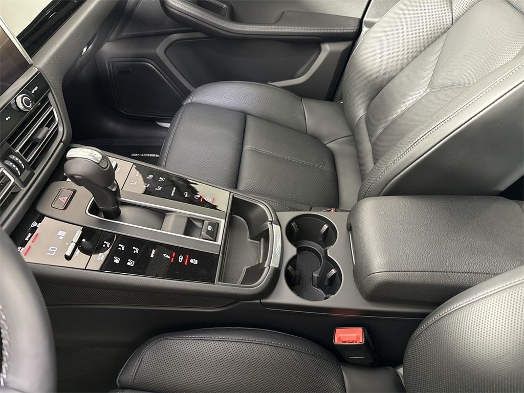 2025 Porsche Macan S