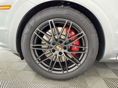 2025 Porsche Cayenne GTS