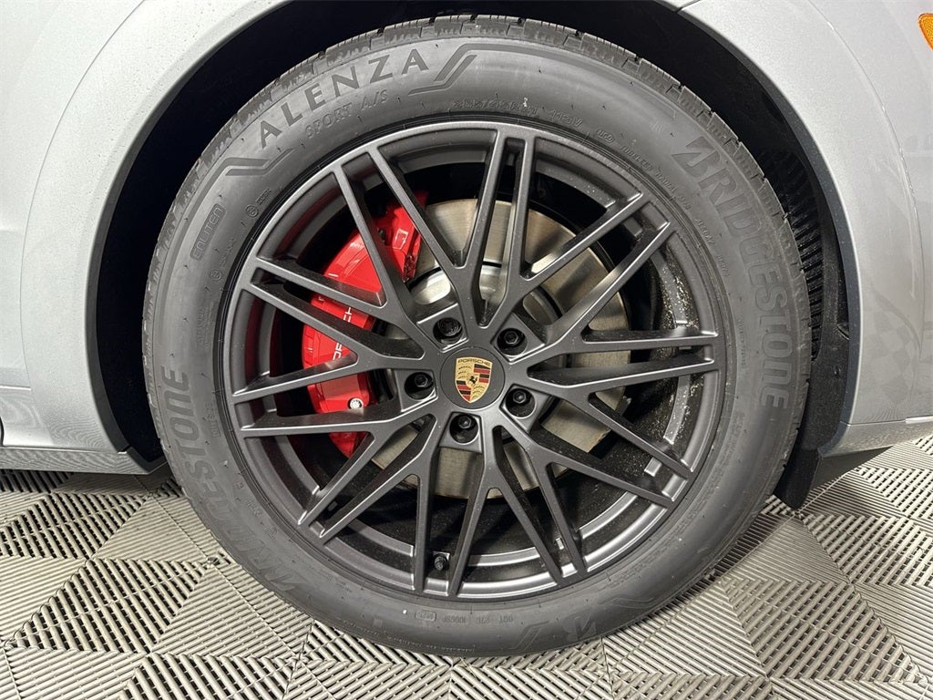 2025 Porsche Cayenne GTS