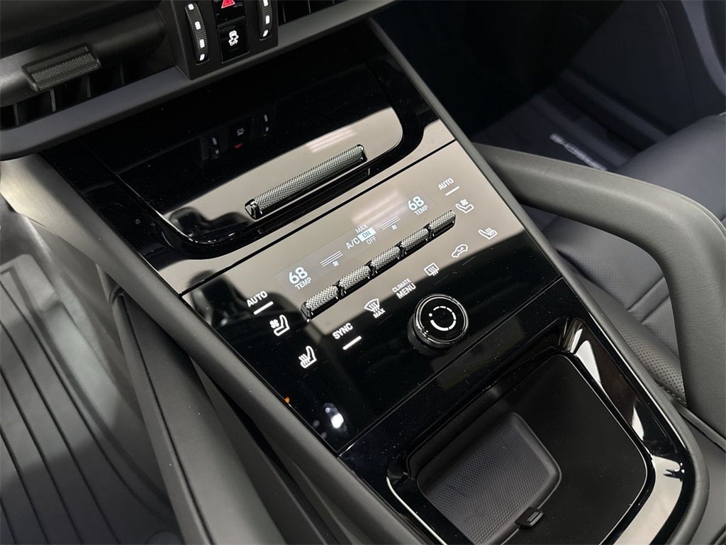 2025 Porsche Cayenne GTS