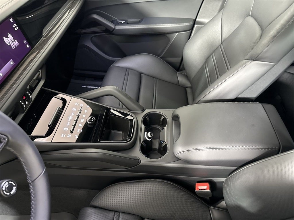 2025 Porsche Cayenne GTS