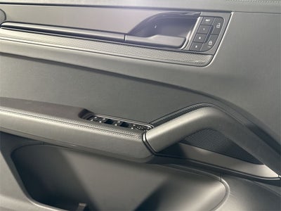 2025 Porsche Cayenne GTS