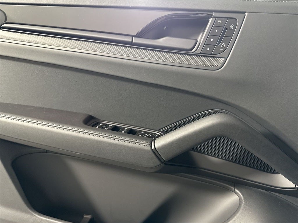 2025 Porsche Cayenne GTS