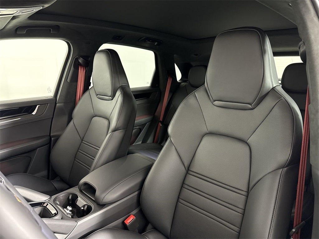 2025 Porsche Cayenne GTS