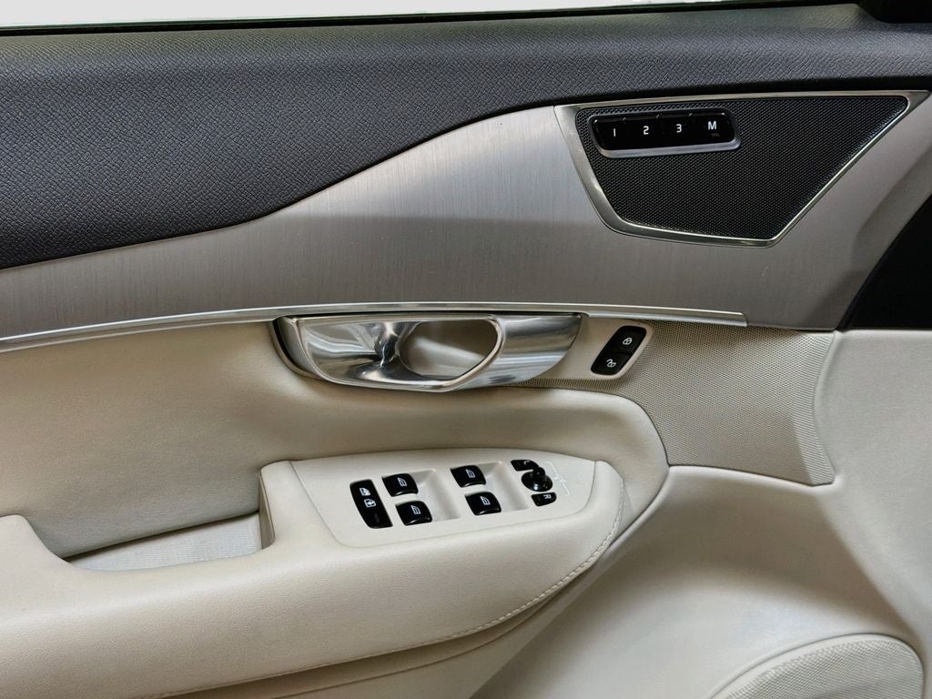 2023 Volvo XC90 B5 Core